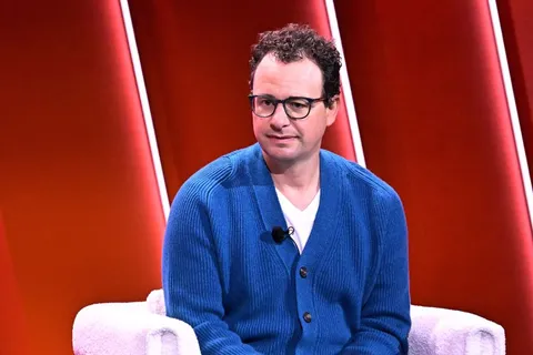 Anthropic CEO's Leaked Internal Memo: 'Dictator-Style Praise' and 'Safety Theater' Aimed at OpenAI